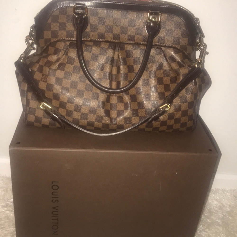 Authentic Louis Vuitton large purse! - Picture 7 of 7